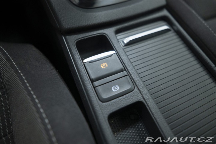 Škoda Octavia 2,0 TDI VÝHŘEV ČR 2x KOLA 2022