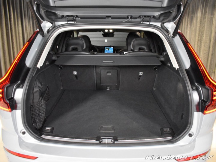 Volvo XC60 2,0 B5 AWD Ultra B&W, 2026