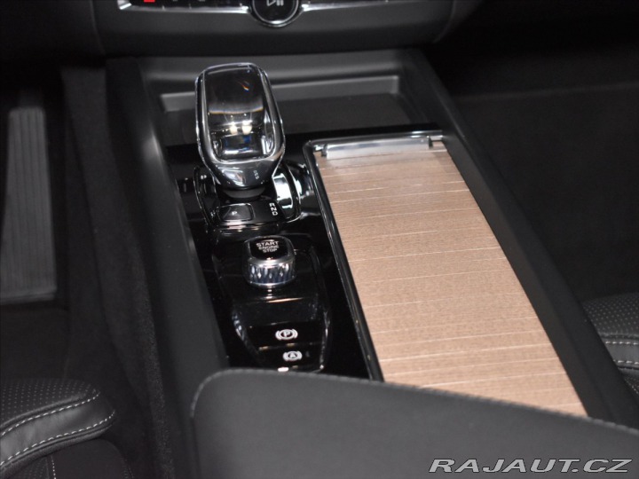 Volvo XC60 2,0 B5 AWD Ultra B&W, 2026
