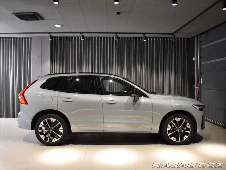 Volvo XC60 2,0 B5 AWD Ultra B&W, 2026