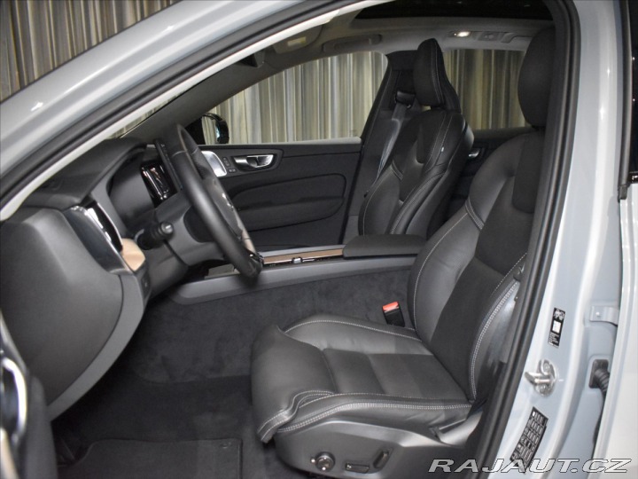 Volvo XC60 2,0 B5 AWD Ultra B&W, 2026