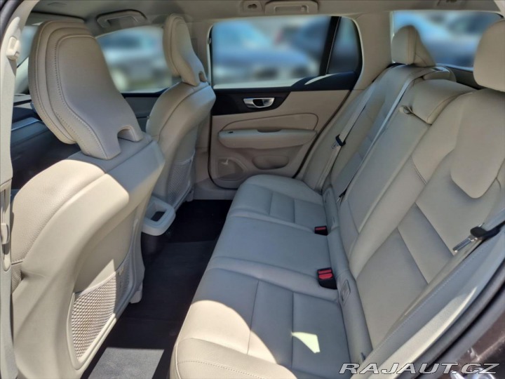 Volvo V60 2,0 B4 Plus Dark benzin 2024