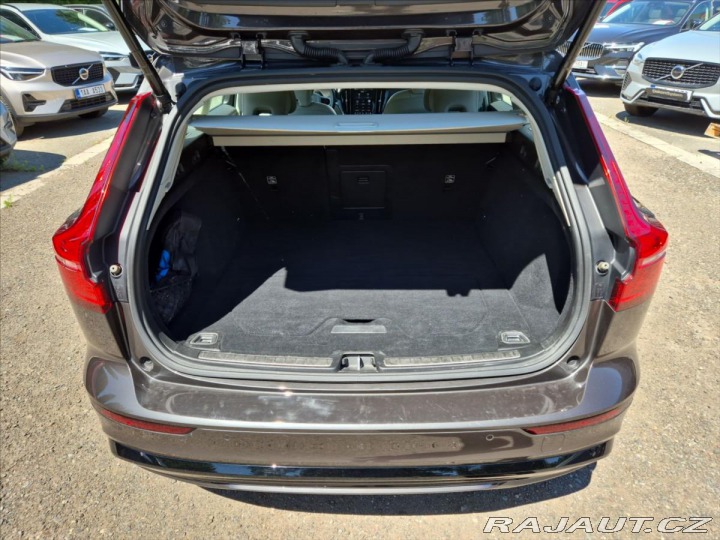 Volvo V60 2,0 B4 Plus Dark benzin 2024