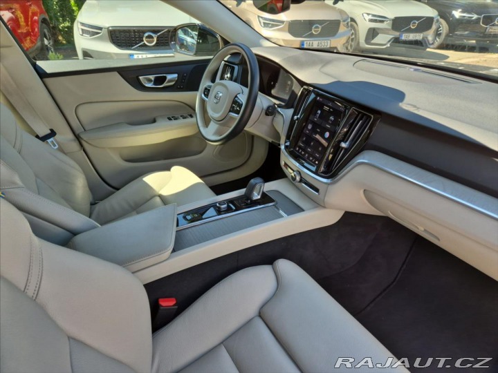 Volvo V60 2,0 B4 Plus Dark benzin 2024