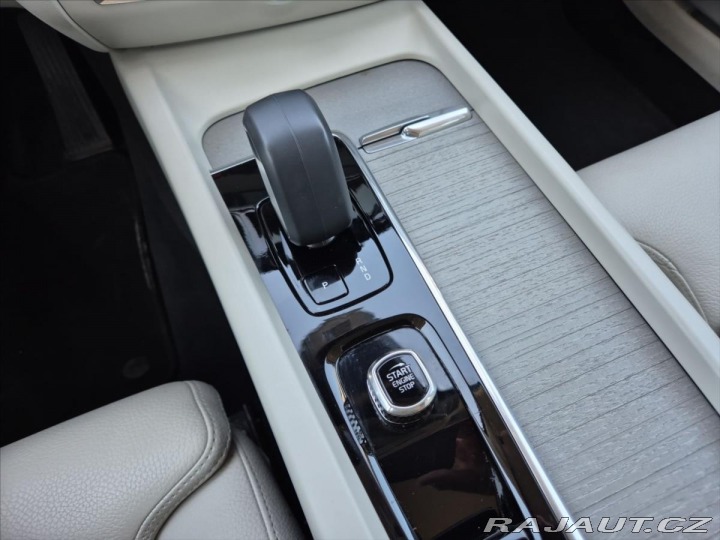 Volvo V60 2,0 B4 Plus Dark benzin 2024