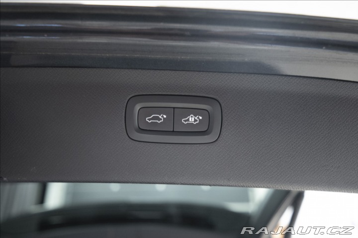 Volvo XC90 2,0 D5 AWD 1. MAJITEL ČR 2016