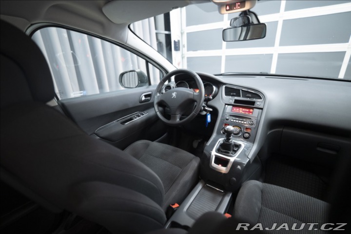 Peugeot 5008 1,6 BlueHDI 7 MÍST NOVÉ V 2013