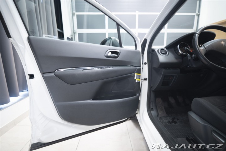 Peugeot 5008 1,6 BlueHDI 7 MÍST NOVÉ V 2013