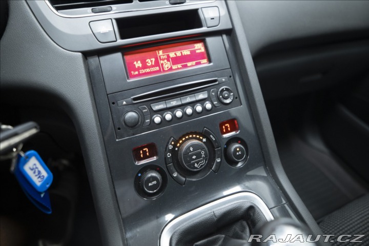 Peugeot 5008 1,6 BlueHDI 7 MÍST NOVÉ V 2013