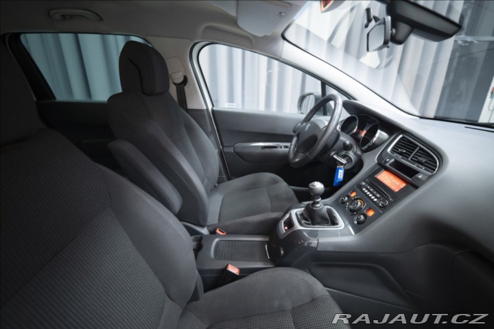 Peugeot 5008 1,6 BlueHDI 7 MÍST NOVÉ V 2013