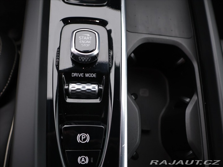 Volvo XC60 2.0 B4 145kW R-Design CZ 2020