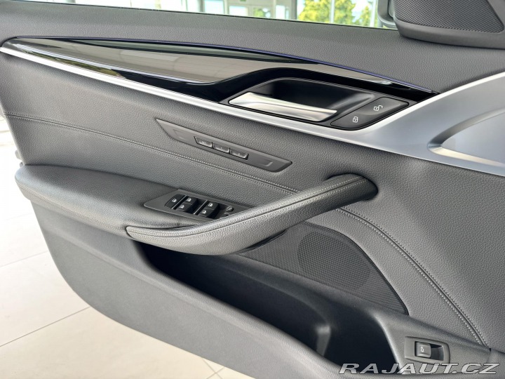 BMW 5 530i xDrive*360Kam*KeyLes 2019