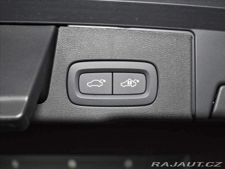 Volvo XC60 2,0 B5 AWD PLUS BLIS,Bezk 2025
