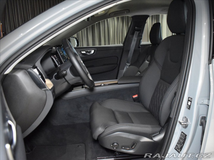 Volvo XC60 2,0 B5 AWD PLUS BLIS,Bezk 2025