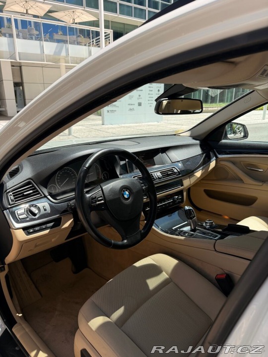 BMW 5 3,0   D • Head-Up Display 2015