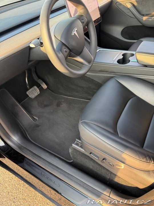 Tesla Model Y 1800