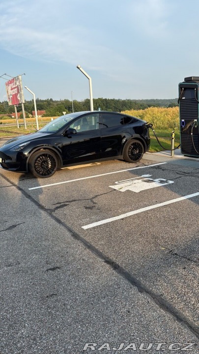 Tesla Model Y 1800