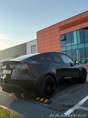 Tesla Model Y 1800
