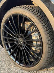 Tesla Model Y 1800