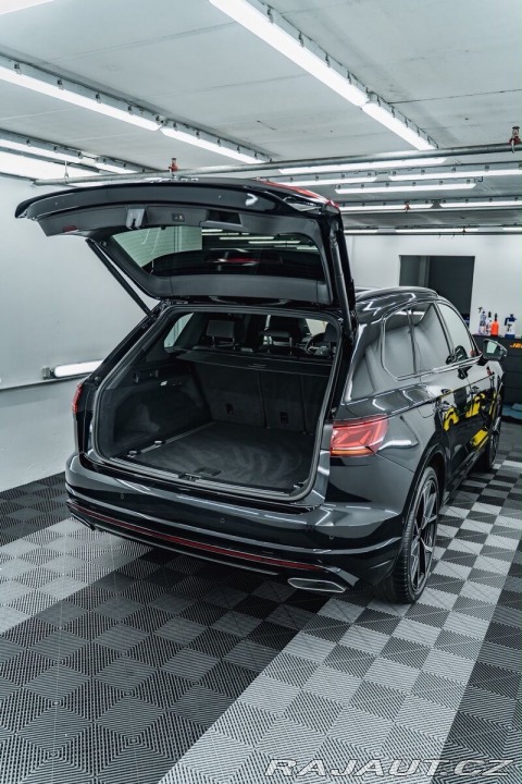 Volkswagen Touareg 3,0 TDi R Line BLACK ST 2022