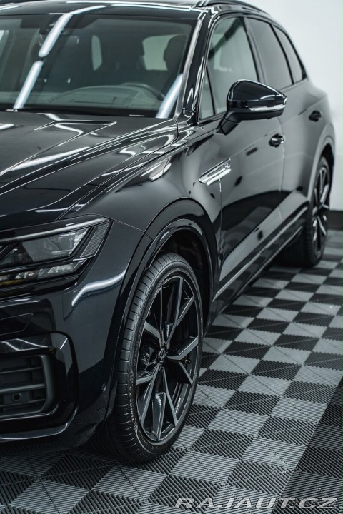Volkswagen Touareg 3,0 TDi R Line BLACK ST 2022