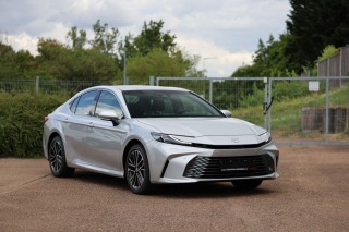 Toyota Camry Prestige dodání září 2026
