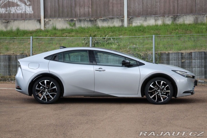 Toyota Prius PHEV Prestige - akční cen 1800