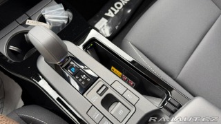 Toyota Prius PHEV Prestige dodání září 1800