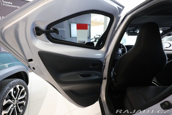 Toyota Aygo Hybrid 1.5 Style Smart e- 1800