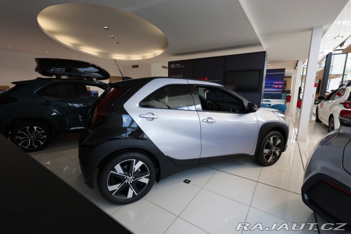Toyota Aygo Hybrid 1.5 Style Smart e- 1800