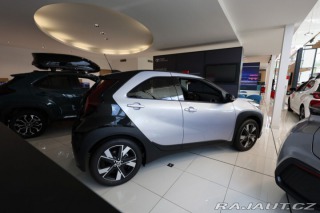 Toyota Aygo Hybrid 1.5 Style e-CVT 1800