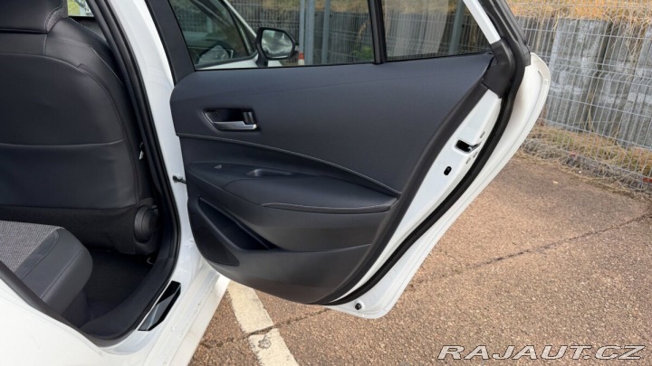 Toyota Corolla TS 1.8. Hybrid Style skla 1800