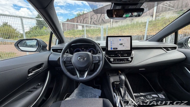 Toyota Corolla TS 1.8. Hybrid Style skla 1800