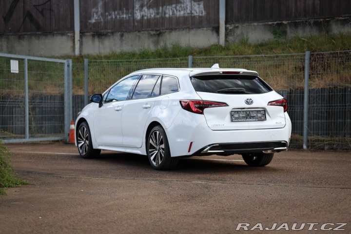 Toyota Corolla TS 1.8. Hybrid Style - zi 1800