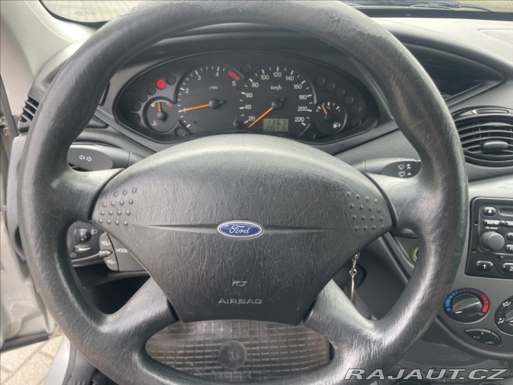 Ford Focus 1,8 TDDi 66kw Klima 2 sad 2002