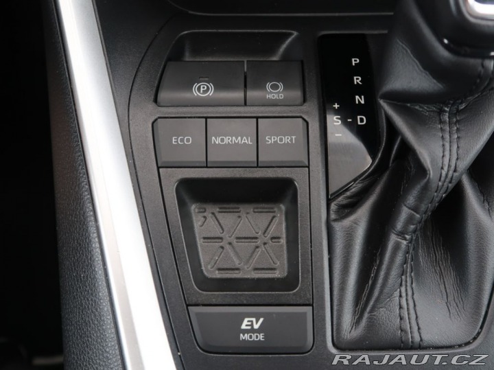 Toyota RAV4 2.5Hybrid,CZ,1Maj,ActiveB 2022