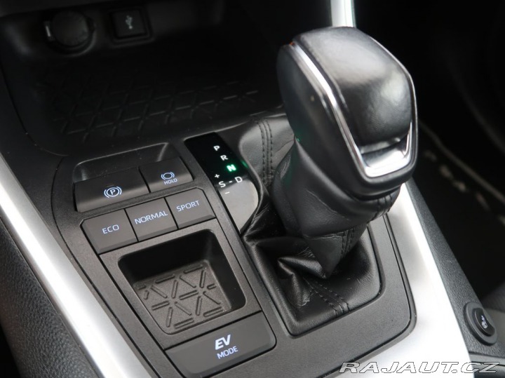 Toyota RAV4 2.5Hybrid,CZ,1Maj,ActiveB 2022