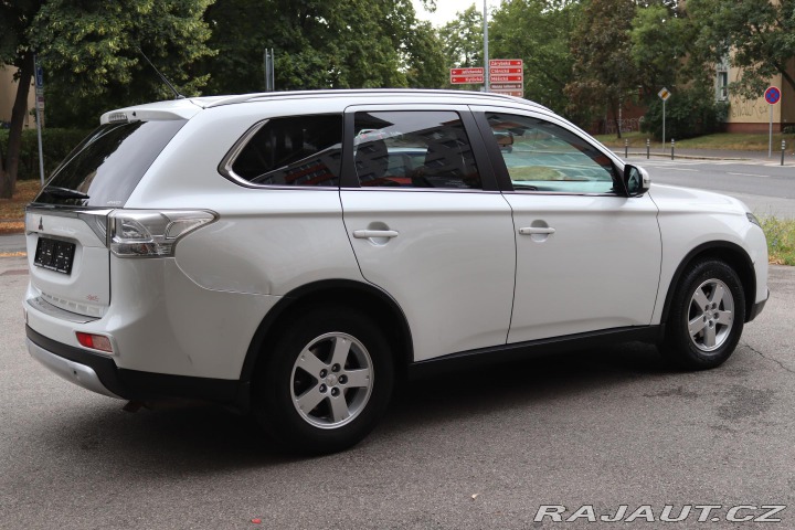 Mitsubishi Outlander 2.2DI-D 4X4 7 MÍST 110kW 2014