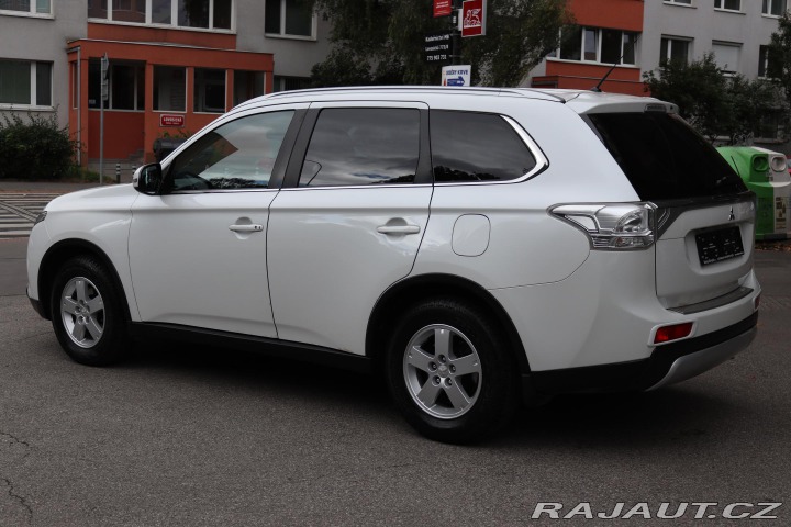 Mitsubishi Outlander 2.2DI-D 4X4 7 MÍST 110kW 2014