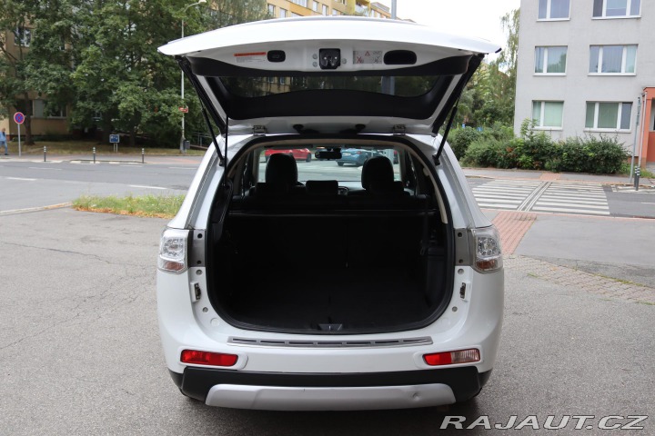 Mitsubishi Outlander 2.2DI-D 4X4 7 MÍST 110kW 2014
