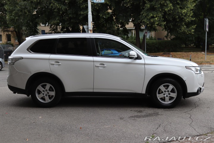 Mitsubishi Outlander 2.2DI-D 4X4 7 MÍST 110kW 2014