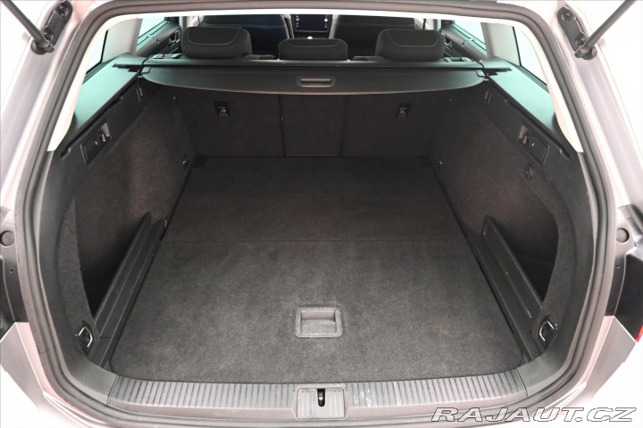 Volkswagen Passat 1,5 TSI 110 kW DSG Busine 2022
