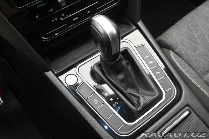 Volkswagen Passat 1,5 TSI 110 kW DSG Busine 2022