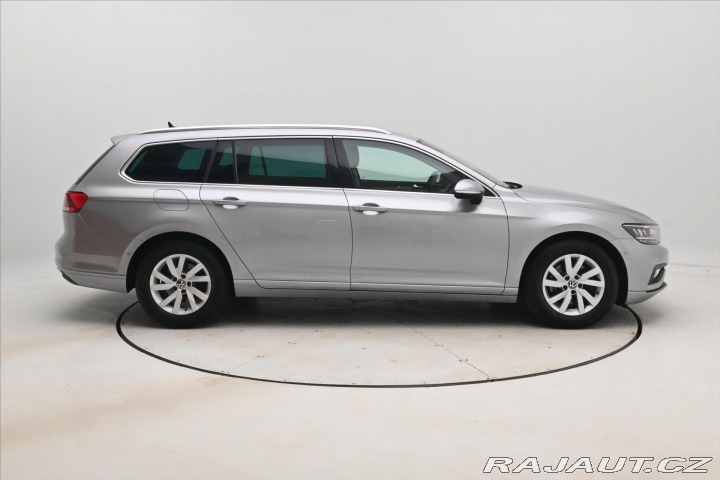 Volkswagen Passat 1,5 TSI 110 kW DSG Busine 2022