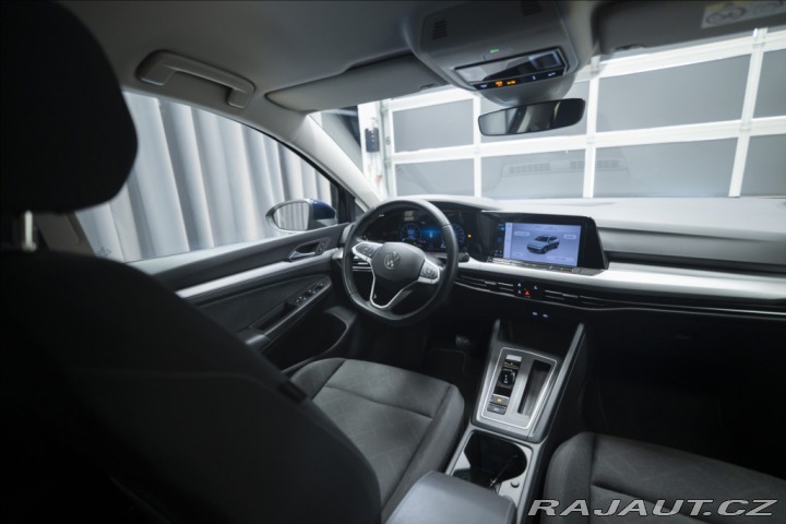 Volkswagen Golf 1,5 eTSI DSG KAMERA VÝHŘE 2023