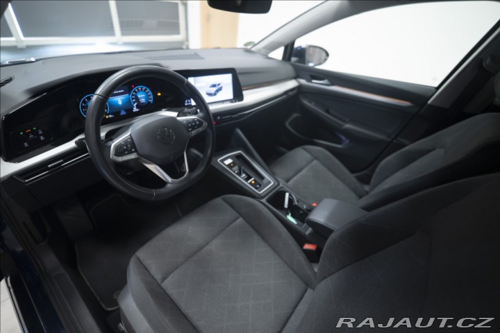Volkswagen Golf 1,5 eTSI DSG KAMERA VÝHŘE 2023