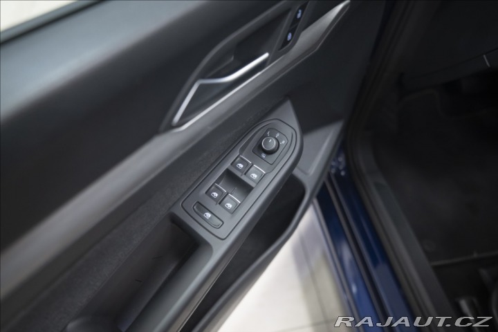 Volkswagen Golf 1,5 eTSI DSG KAMERA VÝHŘE 2023