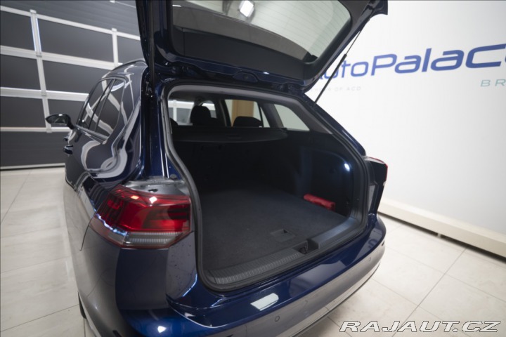 Volkswagen Golf 1,5 eTSI DSG KAMERA VÝHŘE 2023