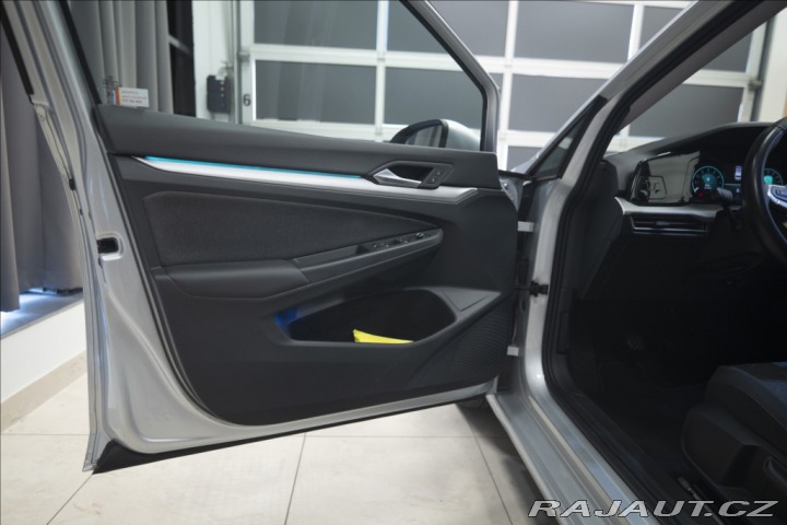 Volkswagen Golf 1,5 TSI KEYLESS KAMERA VÝ 2023