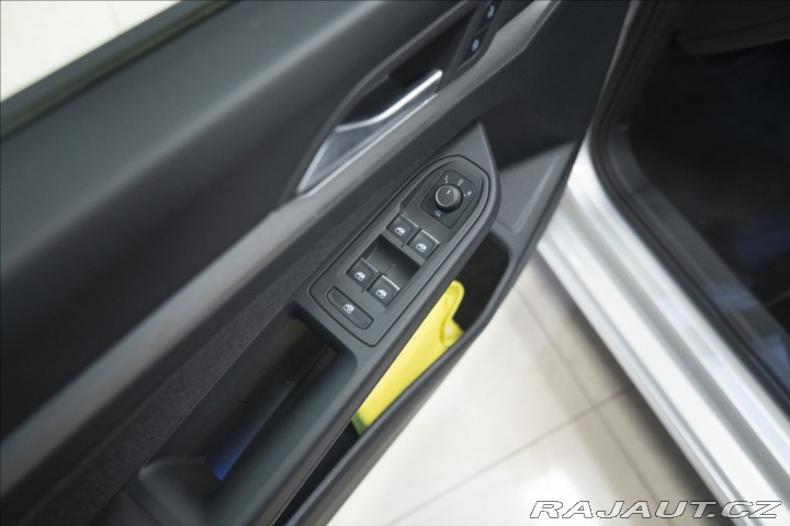 Volkswagen Golf 1,5 TSI KEYLESS KAMERA VÝ 2023